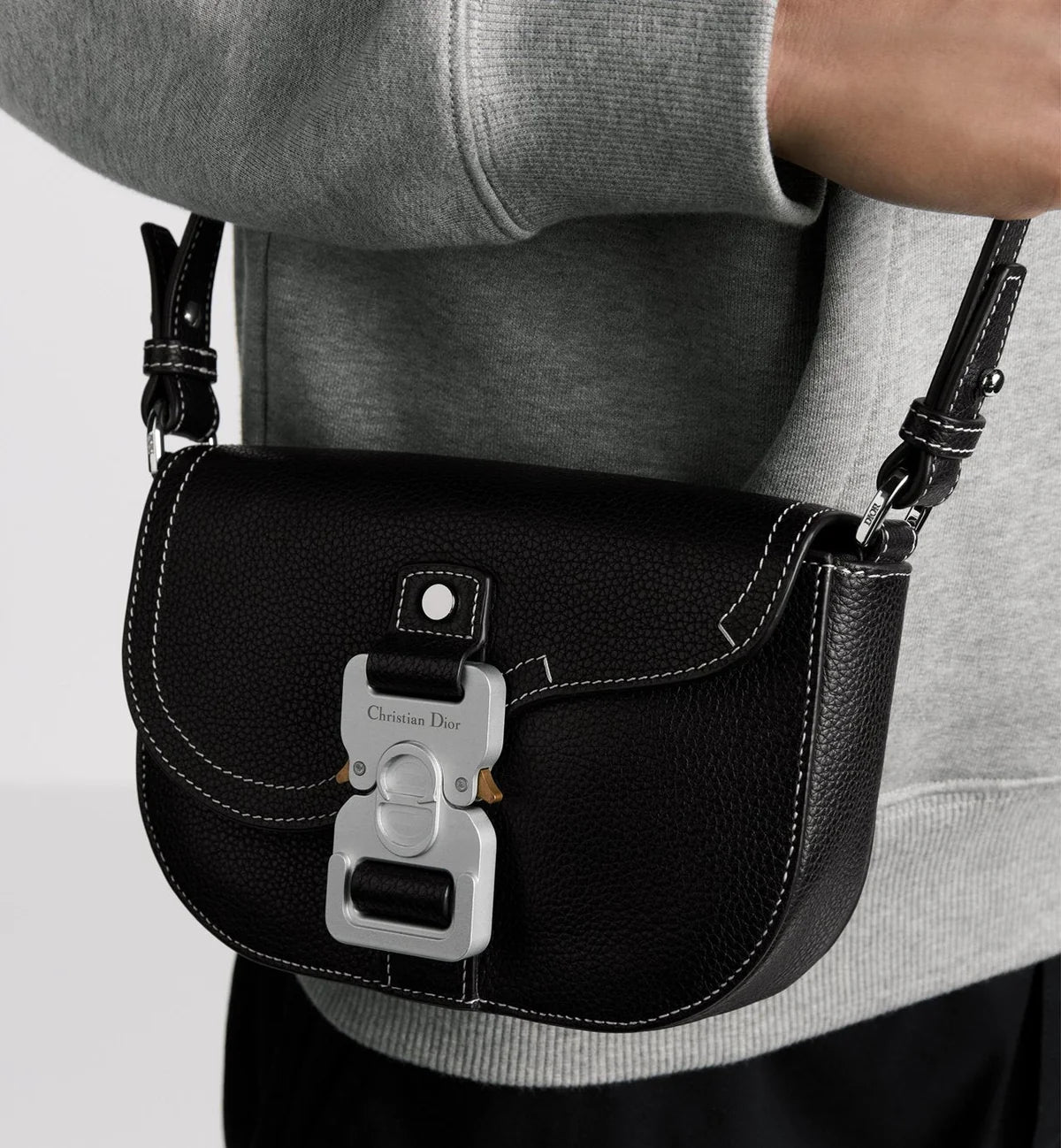 Sac messenger zippé à rabat